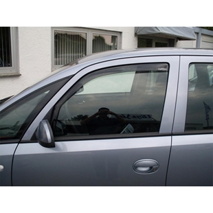 Climair vindafviser monteret på førerdøren af sølvgrå Opel Meriva a 5-dørs model 2003-2010