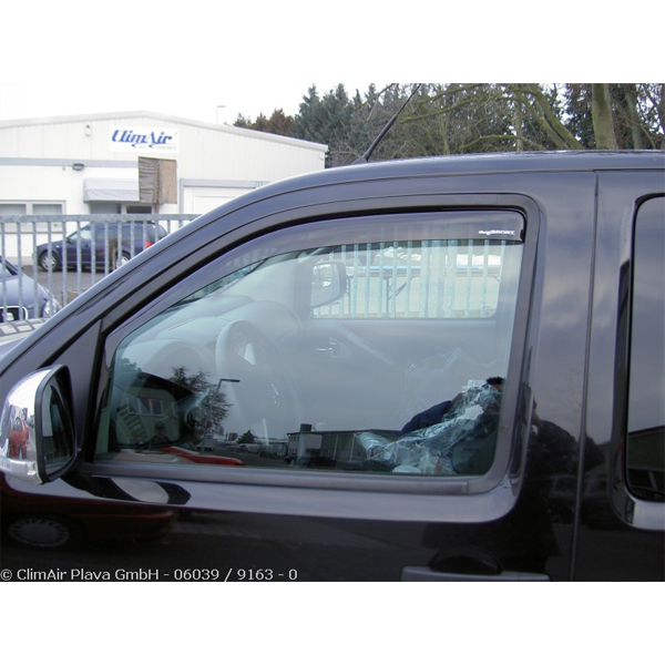 3395d - Climair dark Nissan Navara