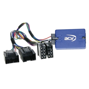 ACV ratstyring til Chevrolet med kabeladapter til Alpine radiosystem, blå styreenhed og multikonnektor.
