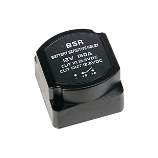 Skille relæ / split relæ 140 amp i sort med mærkning af 12V, 140A, cut in 13.8VDC og cut out 12.8VDC, velegnet til batteriopdeli
