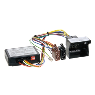 ACV ratstyring til VW Touareg med forbindelse til Alpine bilstereo, inklusive CAN-Bus interface og kabeladaptere.