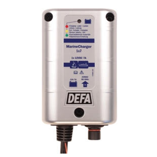 DEFA Marinecharger 12V batterioplader med 1 x 7A udgang og Schuko-stik, kompakt og velegnet til marinebrug.
