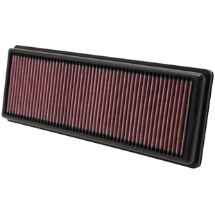 K&N filter 33-2471 luftfilter med rektangulært design og rød filtreringsflade i sort plastikramme, optimerer luftstrøm til motor