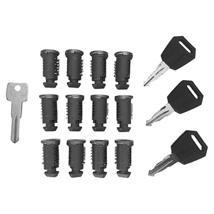 Nærbillede af THULE One Key System låsecylinder og nøgle med sort greb til sikring af Thule produkter, 12-pack.