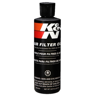 Flaske med 250 ml K&N filterolie til luftfiltre, sort emballage med rød og orange mærkning.