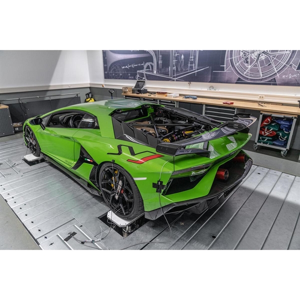 KW_Lamborghini_Aventador_SVJ_Einbau_003
