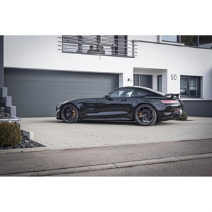 KW_Mercedes_Benz_AMG_GT-R_Typ_197_005